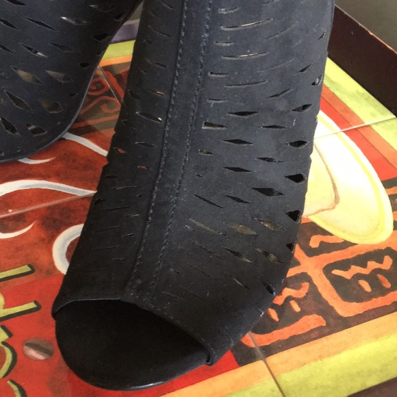 Candie’s Black Peep Toe Heels - Picture 5 of 7